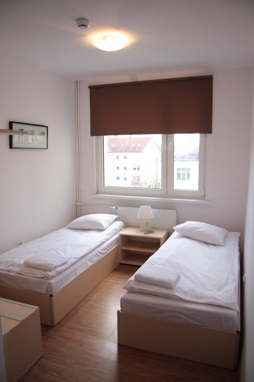 Hostel24 Bed&Breakfast Bydgoszcz Oda fotoğraf